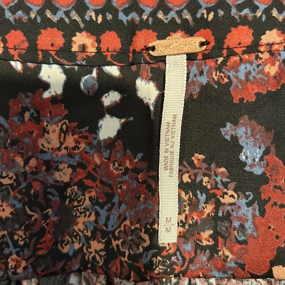 Free People Run Free Tunic Blouse size M Bohemian black floral Night Shade satin - Picture 5 of 15